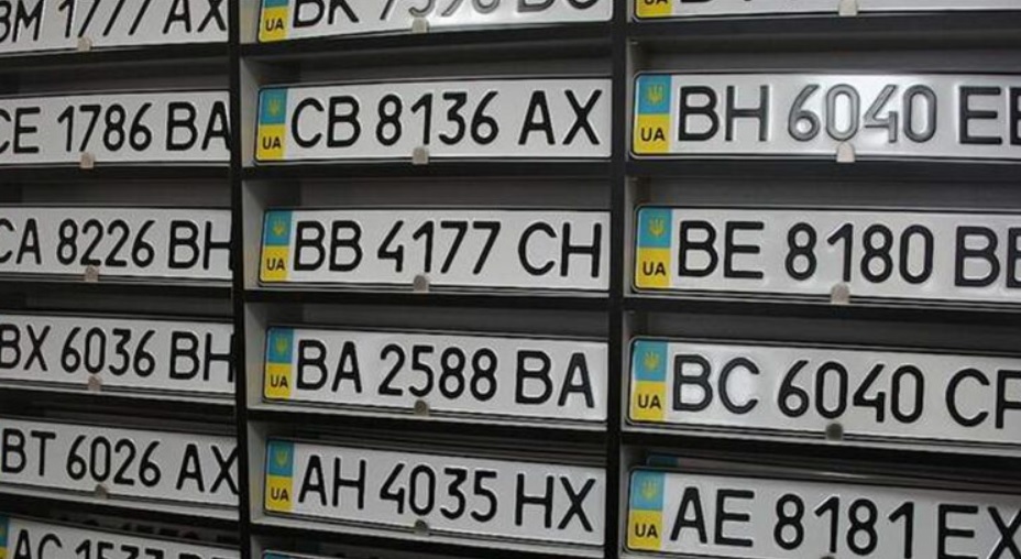 Украинским водителям разрешили платить онлайн за хранение номерных знаков