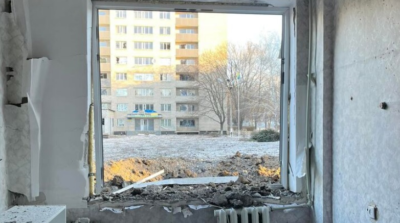 Ракетным ударом в Краматорске повреждены 8 жилых домов, гаражи, 2 учебных заведения