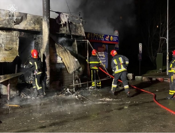 В Киеве сгорели киоски с фастфудом