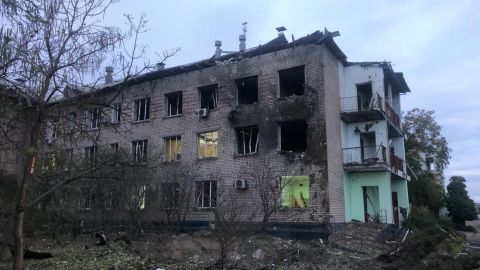 По окраинам Запорожья нанесен ракетный удар: один человек ранен, произошел пожар