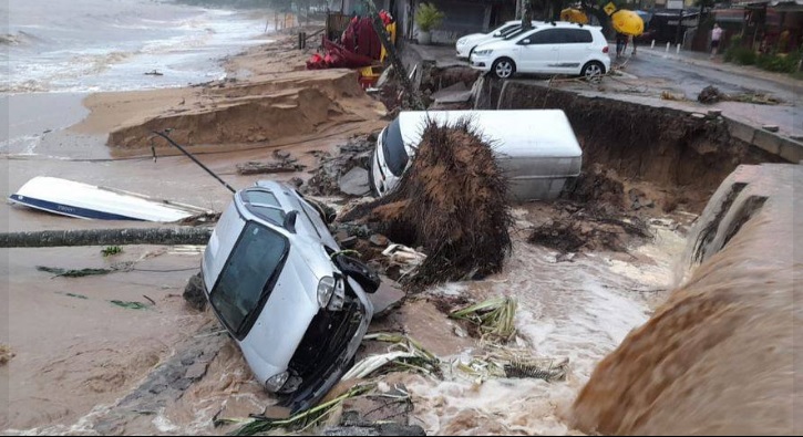 Много погибших и пострадавших: в Бразилии произошли наводнения и оползни