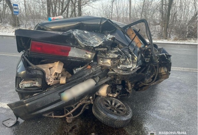 В Хмельницкой области Ford столкнулся с Mazda: пострадала женщина