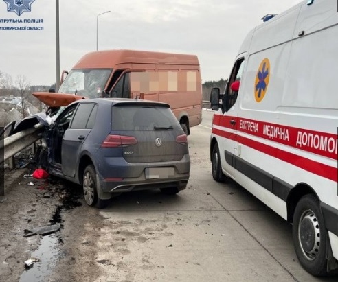 На трассе Киев-Чоп столкнулись два авто