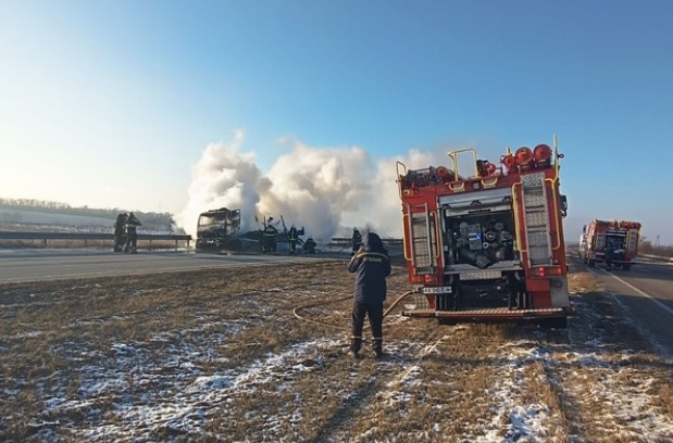 На трассе в Харьковской области сгорел грузовик