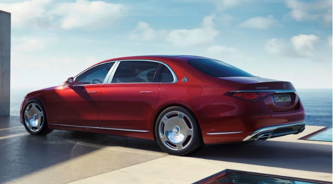 В Китае официально показали первый гибридный Mercedes-Maybach 