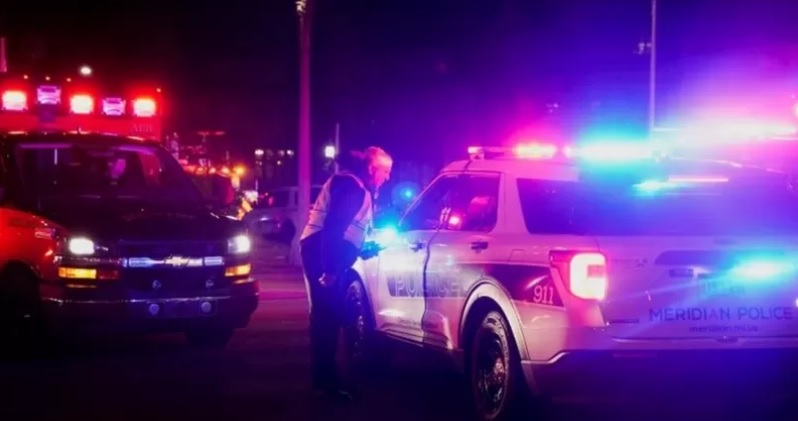 В США мужчина открыл стрельбу: известно о троих погибших, 5 человек ранены