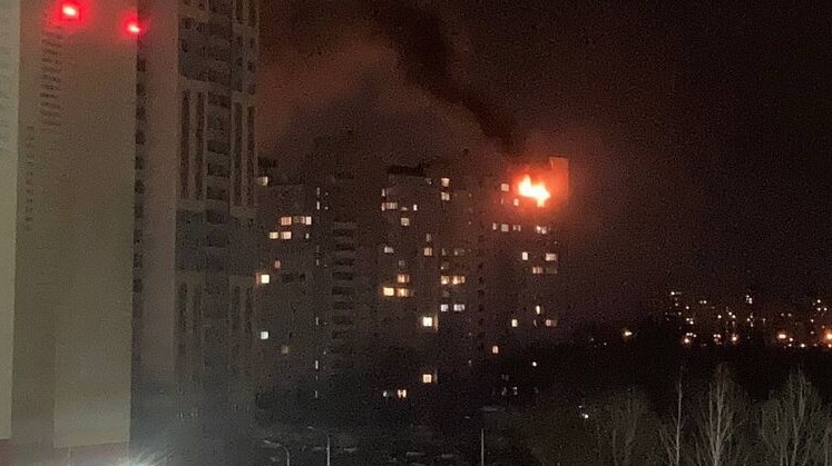 В Киеве произошел пожар в многоэтажке после взрыва генератора
