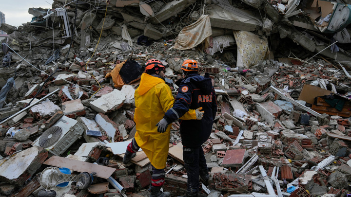 Количество жертв землетрясения в Турции и Сирии превысило 21,6 тысячи человек