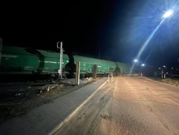 В Борисполе под Киевом грузовой поезд сошел с рельсов