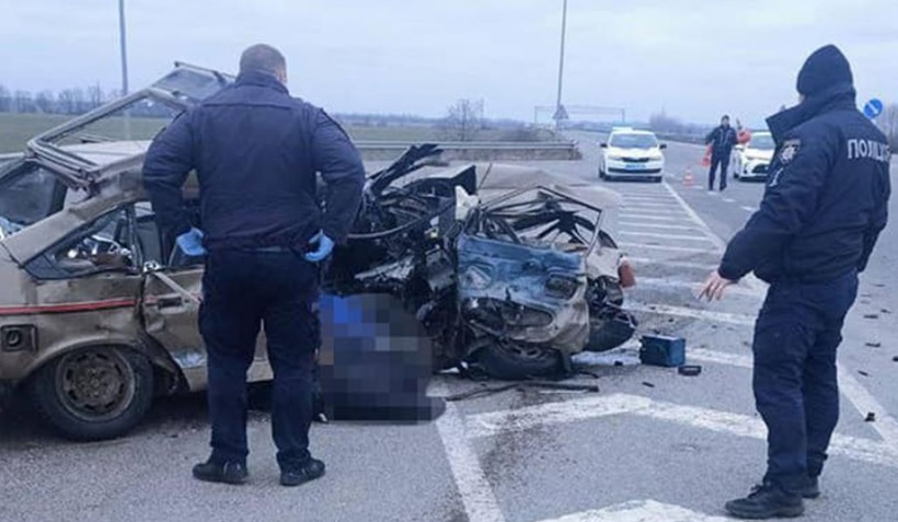Два человека погибли, когда одно авто совершало разворот на трассе Киев-Чоп