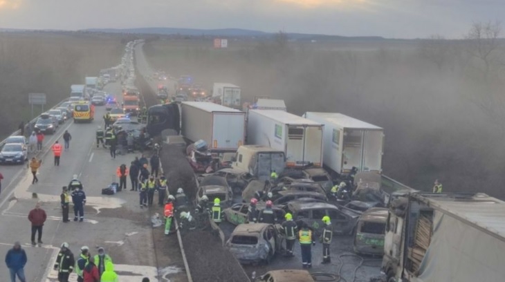 Масштабное ДТП на трассе в Венгрии: столкнулись более 40 авто, 26 пострадавших