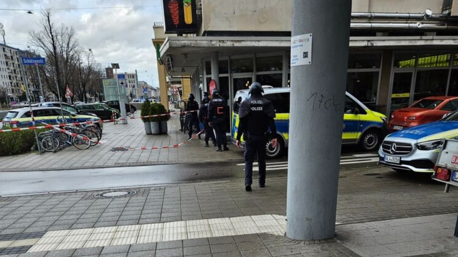 В немецком городе в аптеке вооруженный мужчина захватил заложников: требует выкуп