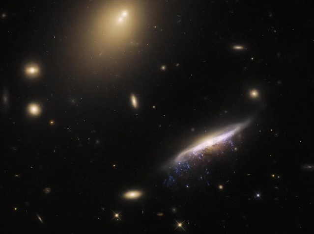 Телескоп Hubble сделал снимок галактической &#171;медузы&#187;
