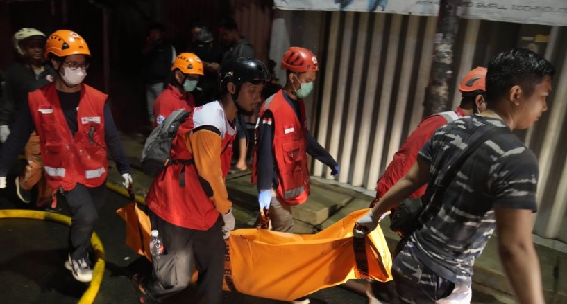 В Индонезии &#8212; мощный пожар на нефтебазе: десятки человек погибли и пострадали