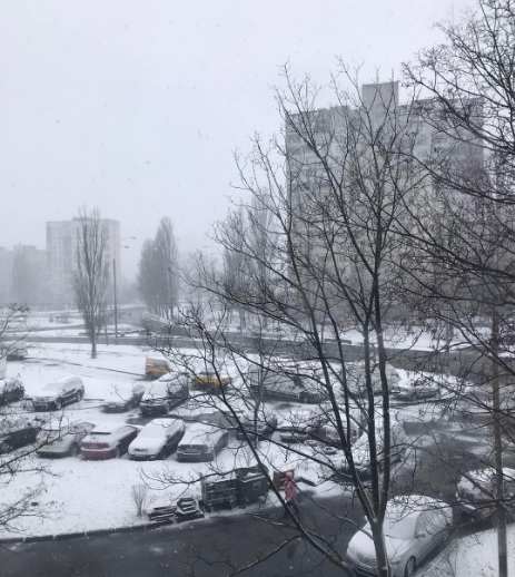 В Киеве выпал первый снег, на дорогах столицы гололед