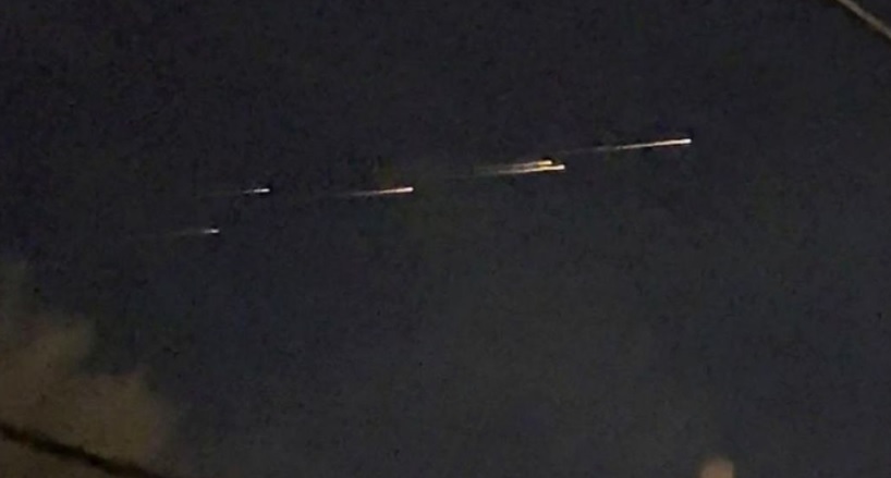 В США в небе ночью заметили полосы света: это горел космический мусор