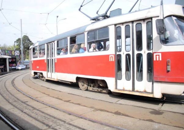 В Одессе в трамвае произошла ссора: мужчину забрала скорая, женщину — полиция