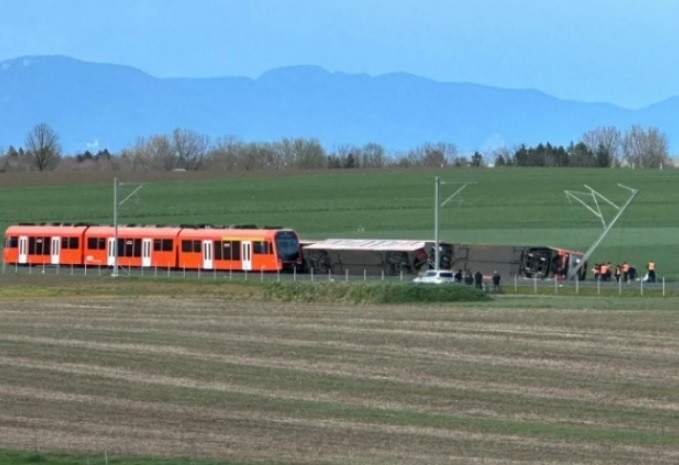 В Швейцарии из-за шторма сошли с рельсов два региональных поезда: не менее 15 пострадавших