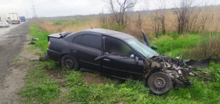 На Объездной дороге Одессы легковушка столкнулась с фурой: погиб человек