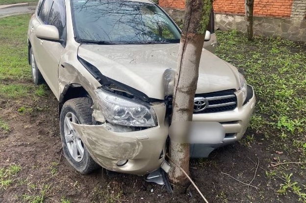 Под Киевом столкнулись две &#171;Тойоты&#187;: водитель Toyota Corolla поворачивал налево и не увидел другое авто