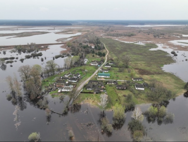 Наводнение в Украине: в 8 областях затоплены дороги