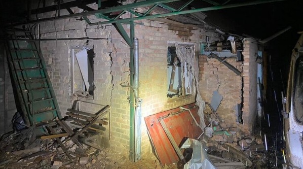 РФ обстреляла из артиллерии Никополь: повреждены жилые дома, ЛЭП и теплица