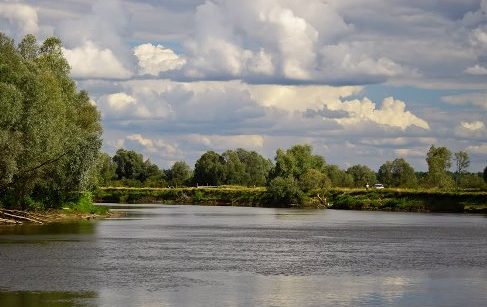 После подрыва Каховской ГЭС по реке Днепр не могут передвигаться суда