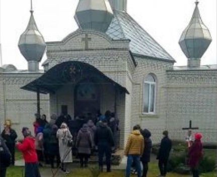 Возле храма в Киевской области конфликтовали сторонники УПЦ и ПЦУ: погиб мужчина