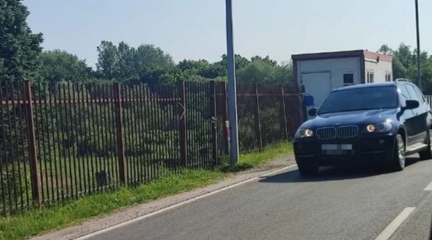 Россияне на авто BMW протаранили шлагбаум на границе Польши &#8212; СМИ