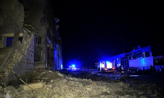 РФ ударила «Калибрами» по Николаеву: есть раненые, разрушены автосалон и торговый центр 