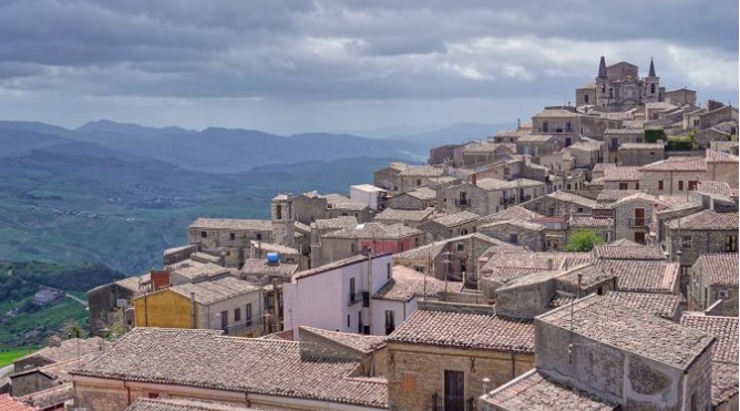 Итальянский городок заплатит по 5 тысяч евро тем, кто туда переедет