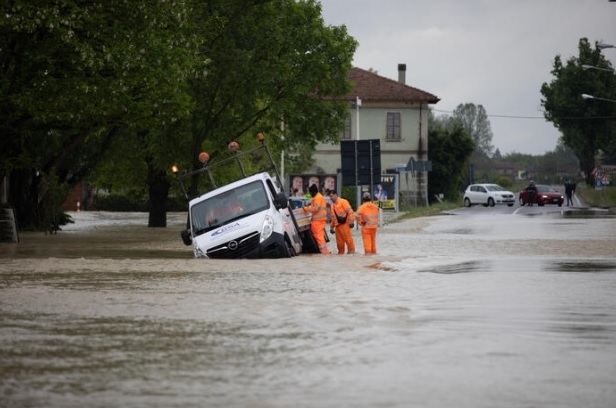 В Италии из-за дождей, подтоплений, оползней погибли 2 человека