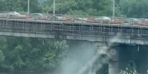 Горячая вода полилась в Киеве с моста Патона: коммунальщики проводили испытания сетей