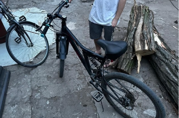 В Николаеве автомобиль наехал на 12-летнюю девочку, катавшуюся на велосипеде