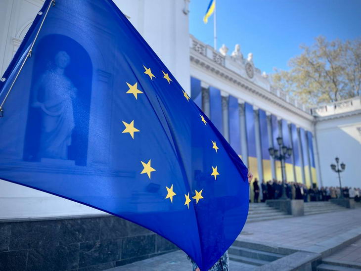 Еврокомиссия отдаст Украине и Молдове 135 млн евро, предусмотренных для РФ и Беларуси