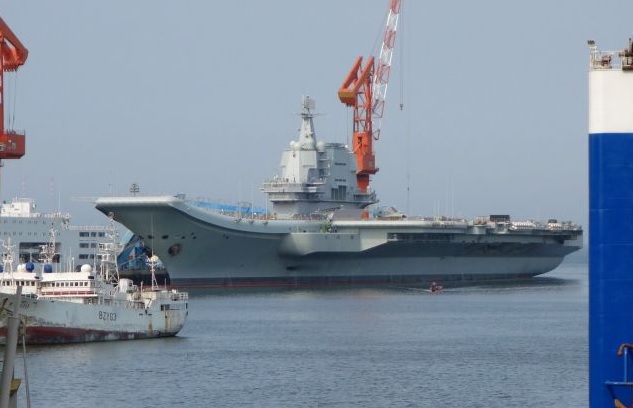 Китайская авианосная ударная группа прошла через Тайваньский пролив