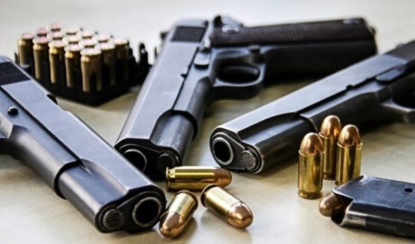 В Одесской области на АЗС задержали группу, нелегально продававшую оружие