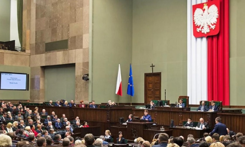 Сейм Польши на полгода продлил временную защиту для украинцев-беженцев