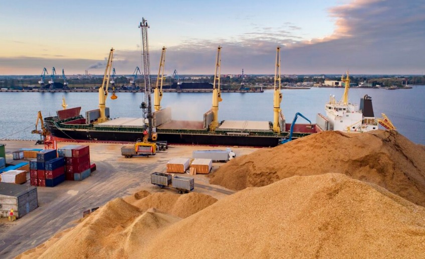 В порту Черноморска ракетным ударом РФ уничтожено 60 тысяч тонн зерна
