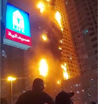 В ОАЭ произошел пожар в 36-этажном небоскребе: людей эвакуировали