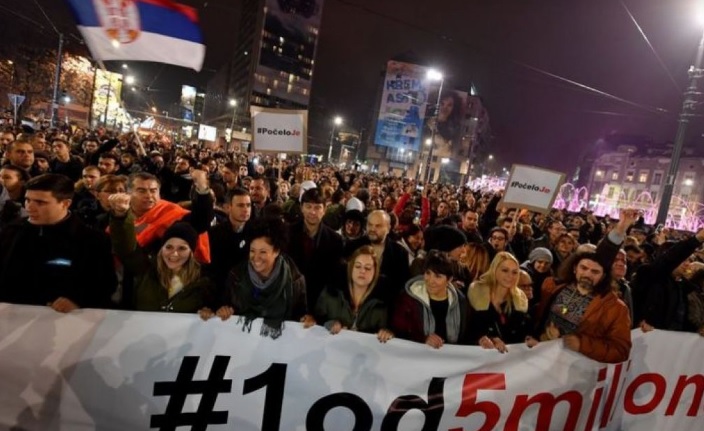 В Сербии прошел протест после массовых расстрелов
