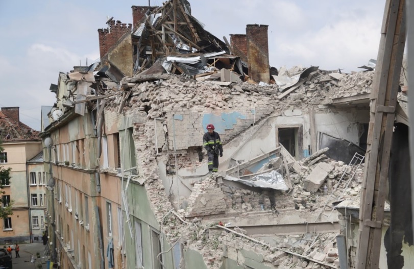 В ходе ракетного удара РФ по Львову 6 июля погибли 10 человек: спасательная операция завершена