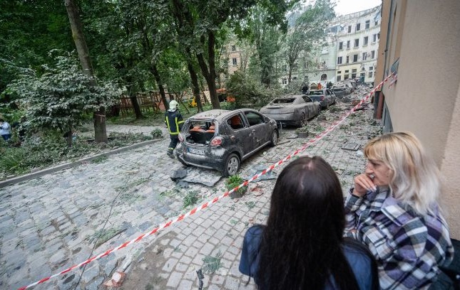 Ракетный обстрел россиянами дома во Львове: стало известно о 37 раненых