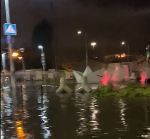 В Таллинне прошел ливень: улицы затопило