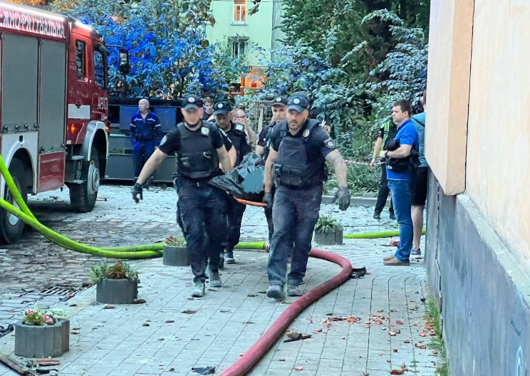 Ракетный обстрел дома во Львове: уже 40 пострадавших, 5 погибших