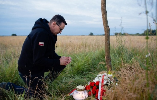 Премьер Польши приехал в Украину почтить память жертв Волынской трагедии