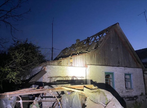 Ранена женщина, повреждены 9 домов, автомобили, солнечная панель и ЛЭП: РФ атаковала Марганец и Никополь