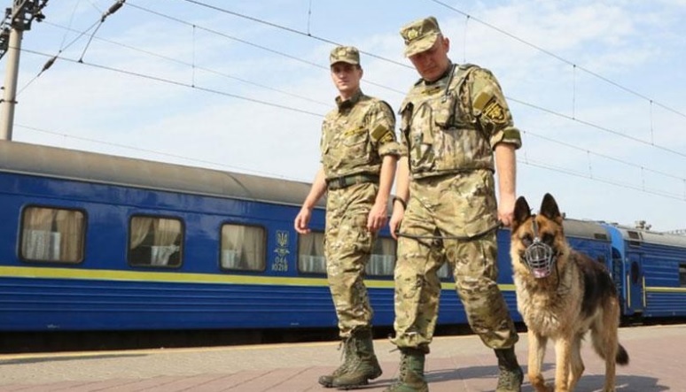 Укрзализныця возвращает военизированную охрану в пассажирские поезда: что изменится