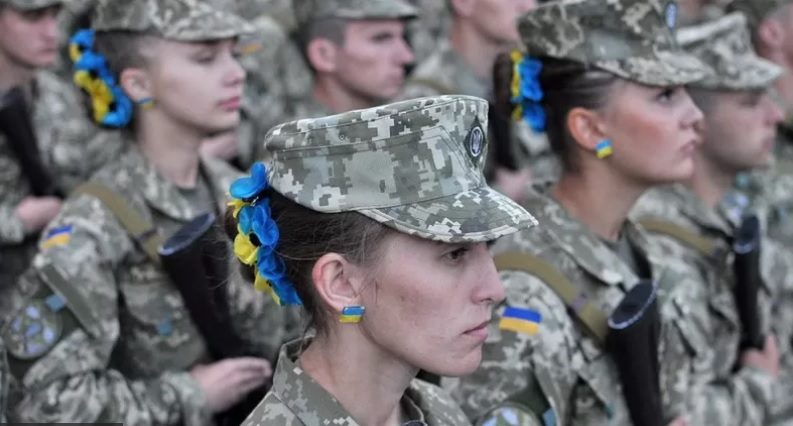 Осенью украинкам придется идти в военкоматы &#8212; становиться на воинский учет: кого это коснется