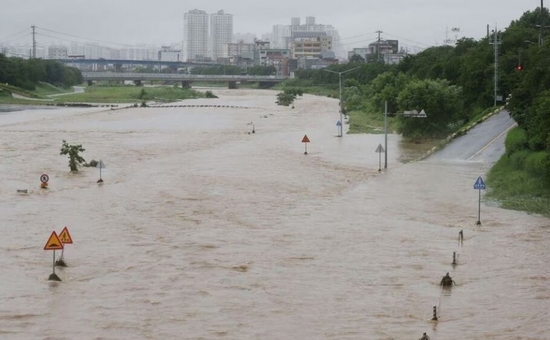 В Южной Корее &#8212; дожди, оползни и наводнения: известно о 22 погибших